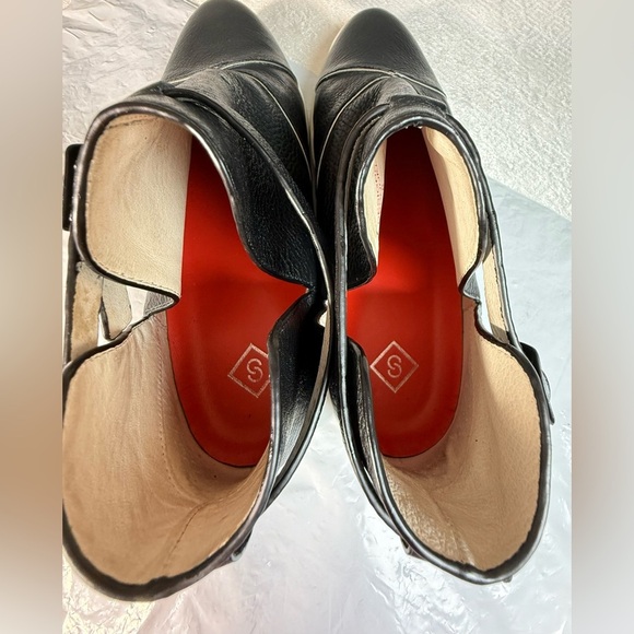 Elegant Black Leather Women's Boots - Picture 7 of 8